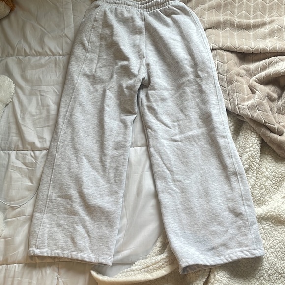 Light grey - Picture 2 of 3